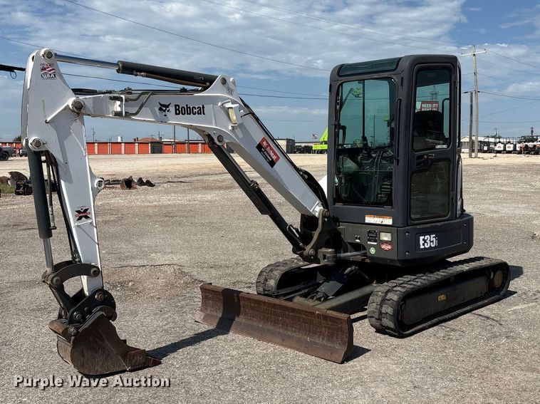 2015 Bobcat E35I mini excavator - FC2447