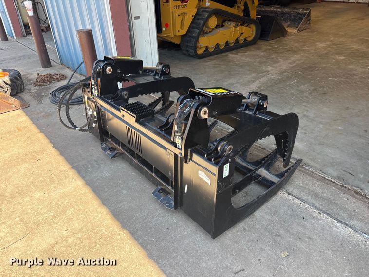 2022 Caterpillar skid steer grapple bucket - FC2462