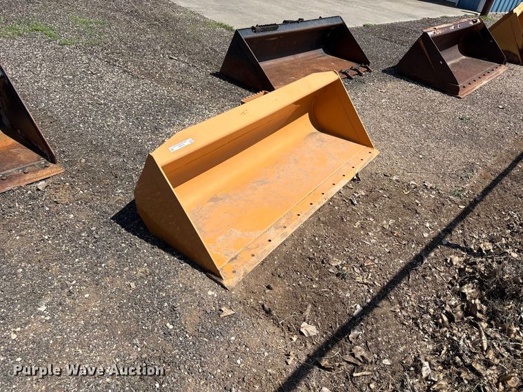 Case skid steer bucket - FC2464