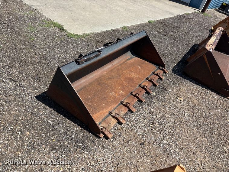 Cat skid steer bucket - FC2466