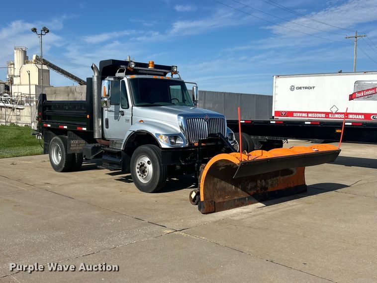2003 International 7400 dump truck - FC2786