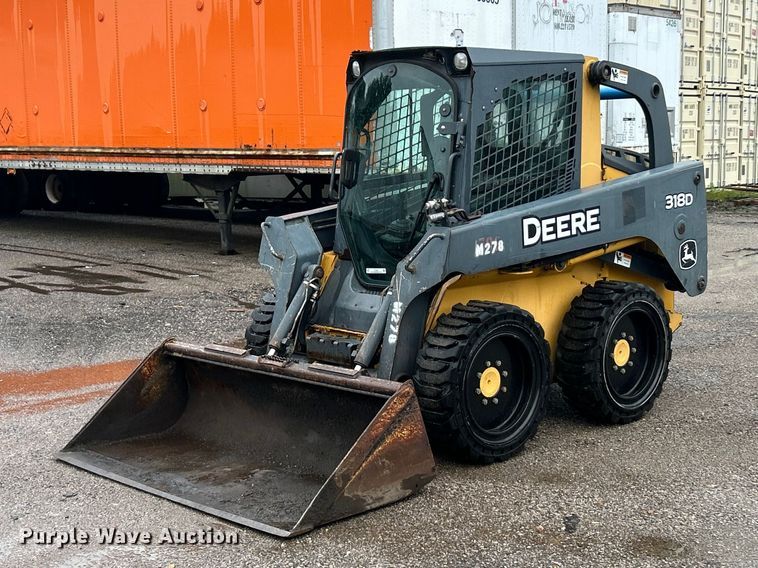 2012 John Deere 318D skid steer loader - FC2827