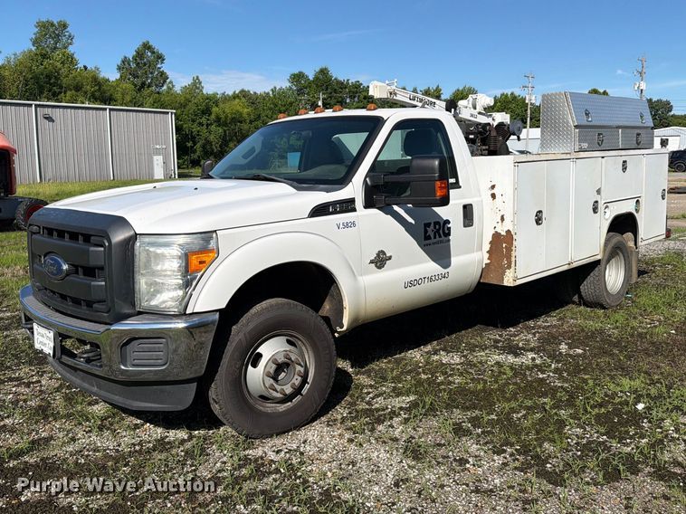 2015 Ford F350 Super Duty utility bed pickup truck - FC3197