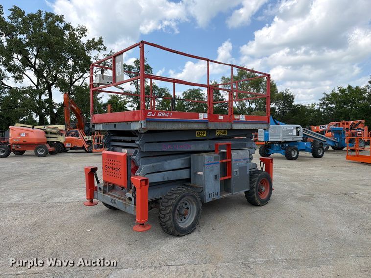 2002 SkyJack SJ8841 scissor lift - FC3218