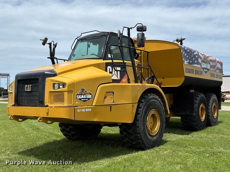 2015 Caterpillar 745C articulated water truck - FG0475