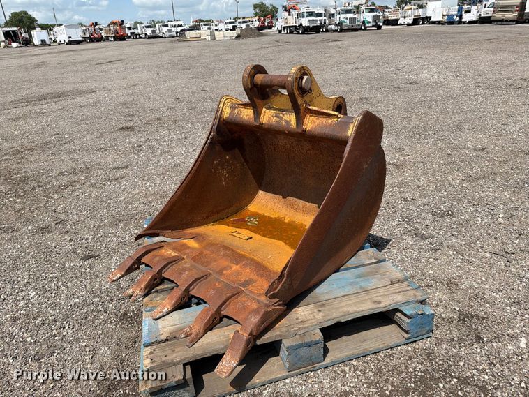 John Deere AT192019 backhoe bucket - FI0250