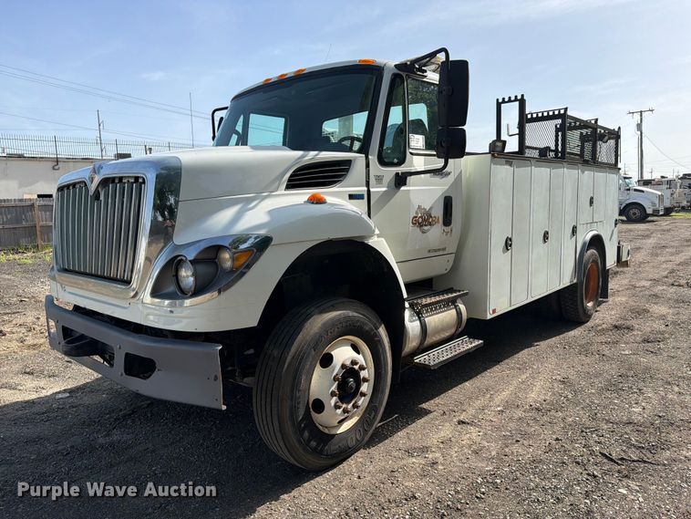 2011 International 7400 utility / service truck - FI0259