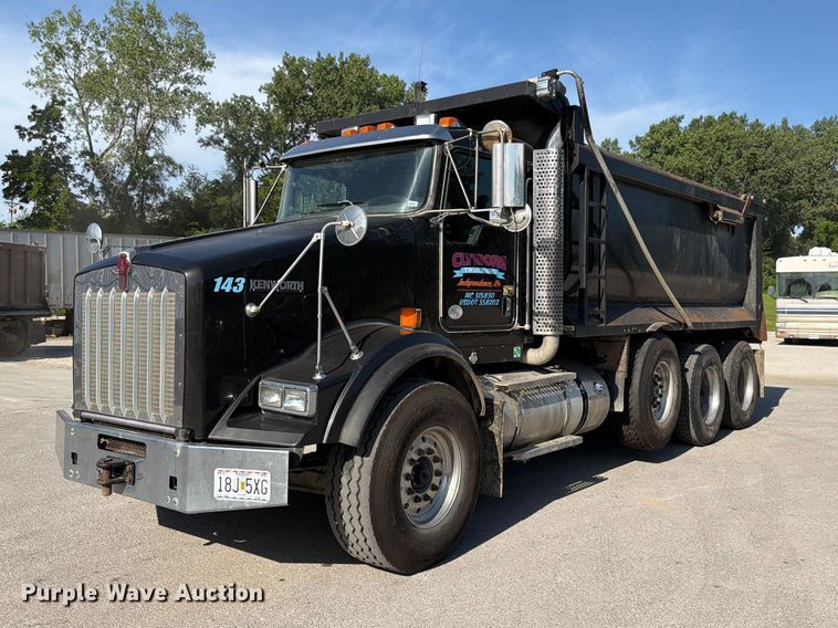 2013 Kenworth T800 dump truck - FK3131