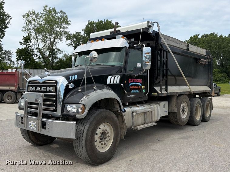 2015 Mack GU dump truck - FK3132