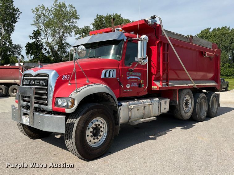 2014 Mack GU dump truck - FK3133