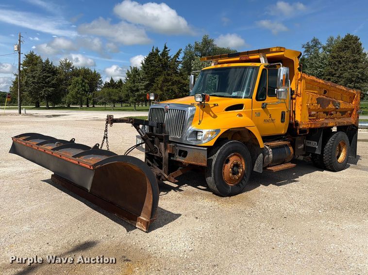 2006 International 7400 dump truck - FK4037