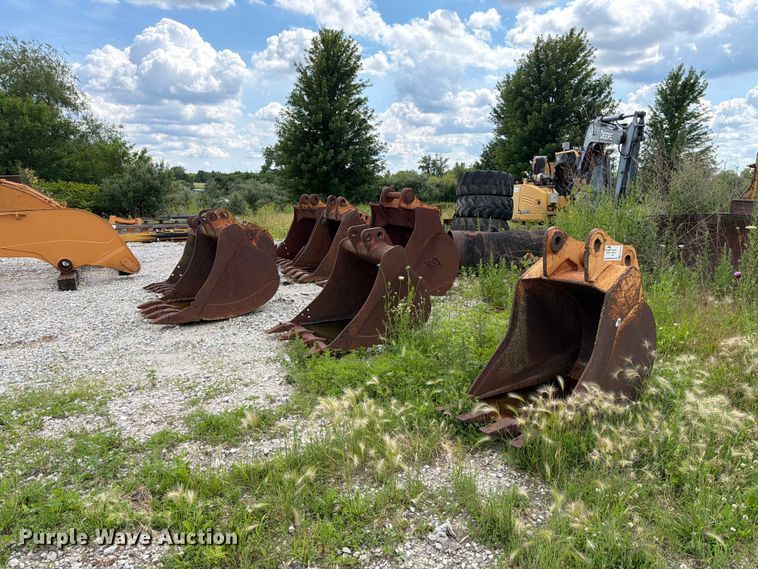 (8) excavator buckets - FK4042