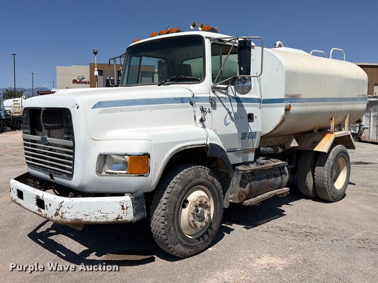 1991 Ford LA8000 water truck - FK4516