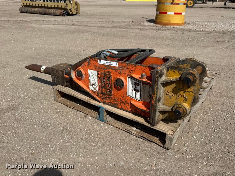 NPK GH2 mini excavator hydraulic breaker - NJ9184