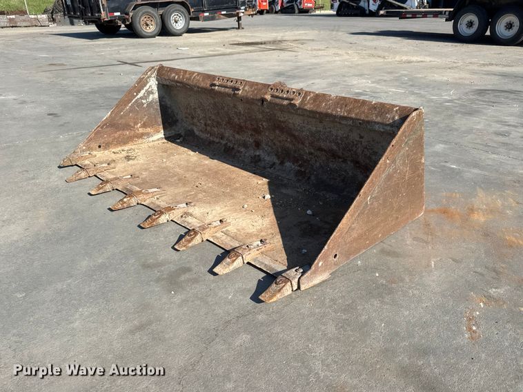 Bobcat 74 Heavy Duty skid steer bucket - NJ9219