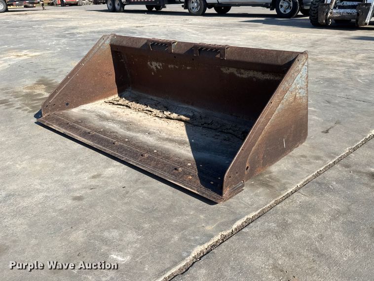 Bobcat 62 Low Pro skid steer bucket - NJ9221