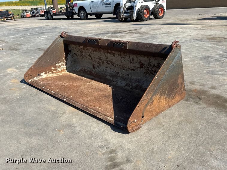 Bobcat 68 Lo Pro skid steer bucket - NJ9222