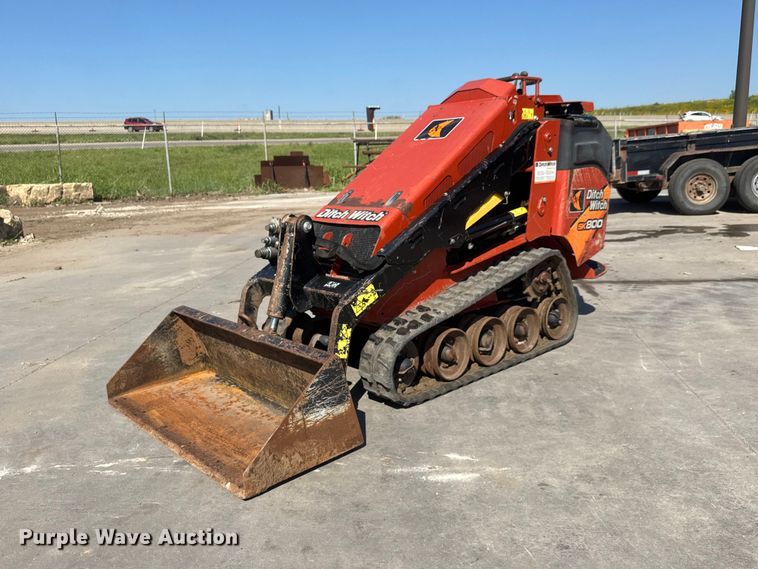 2020 Ditch Witch SK800 compact utility loader - NJ9229