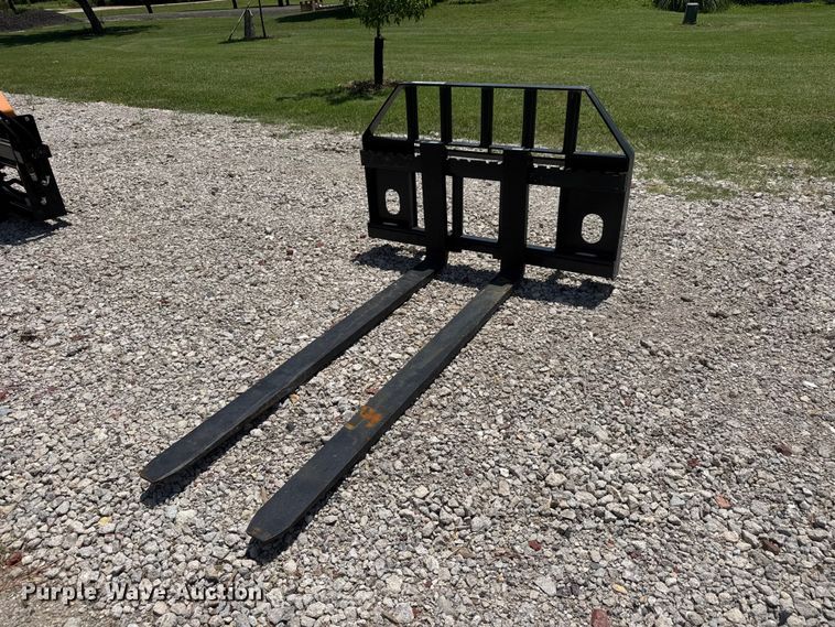 Skid steer pallet forks - NJ9235