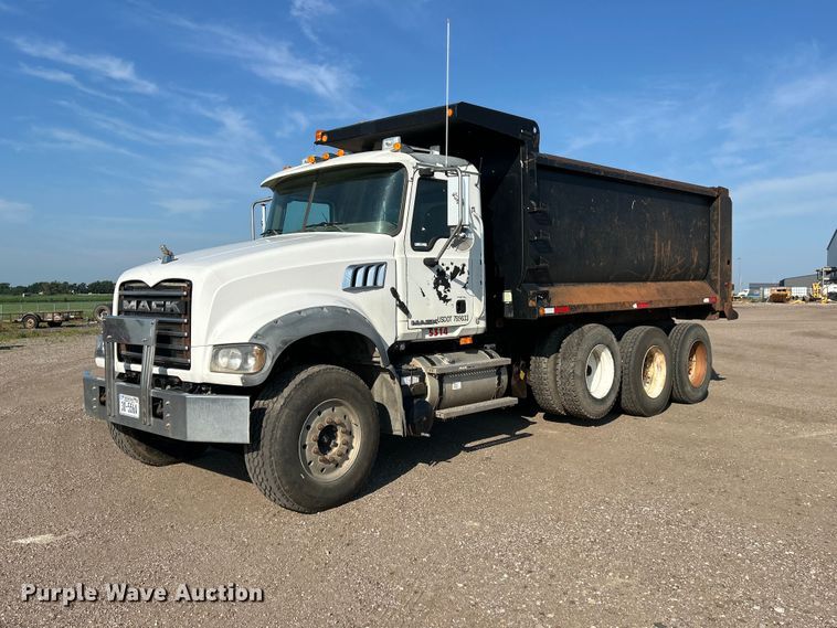 2008 Mack GU700 dump truck - NM9802