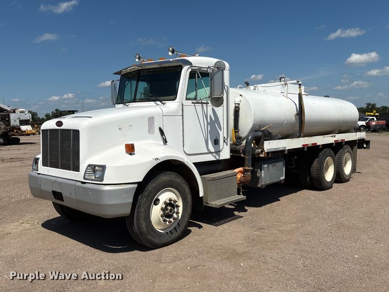 2002 Peterbilt 330 Tank truck - NM9810