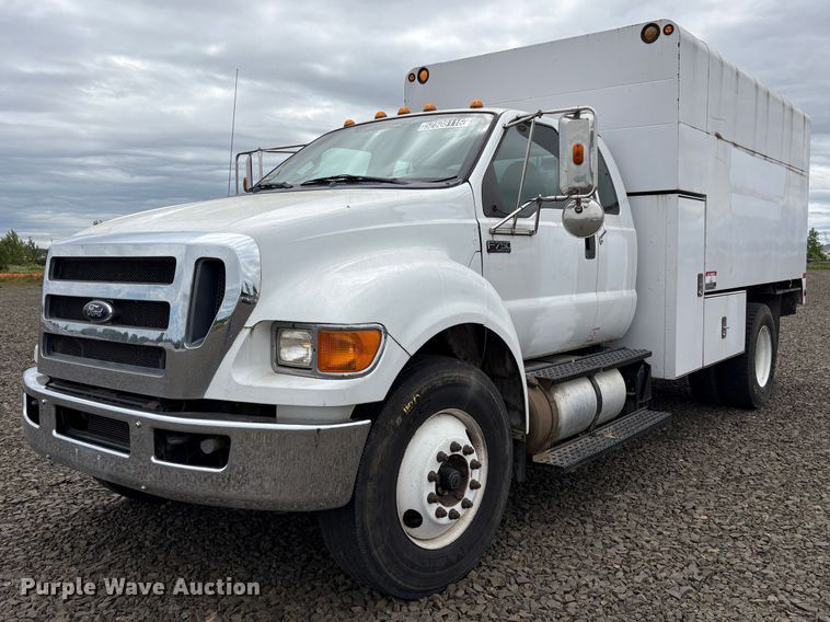 2013 Ford F750 chipper truck - YA3443