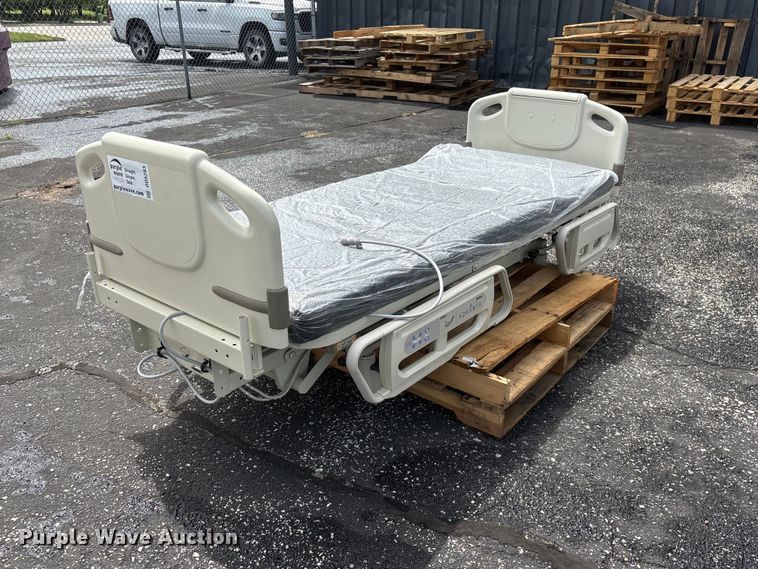 Hill-Rom Advanta P1600 hospital bed - DO5283