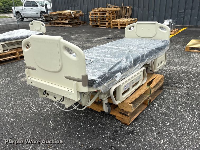 Hill-Rom Advanta P1600 hospital bed - DO5284