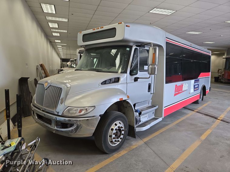 2014 IC Eldorado shuttle bus - DP8999