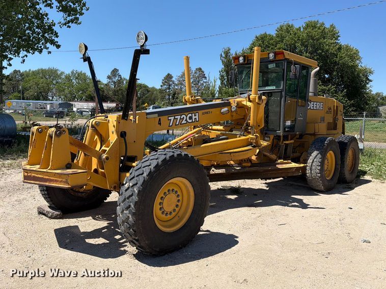 2002 John Deere 772CH Series II motor grader - DQ0081