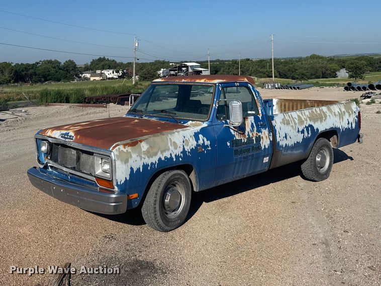 1990 Dodge 150 pickup truck - DY2978