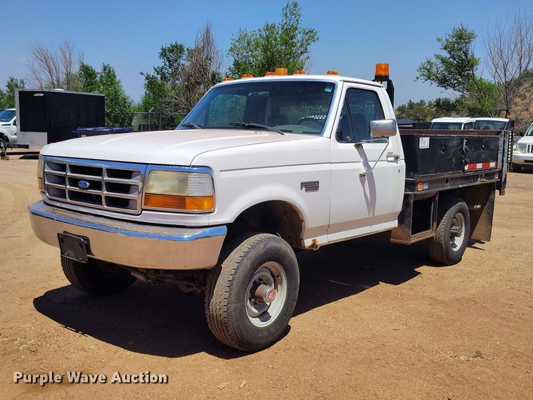 1992 Ford F350 flatbed pickup truck - ED0179