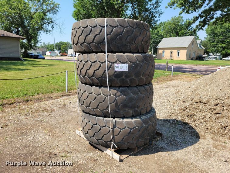 (4) Bridgestone 20.5R25 wheel loader tires - EE1137