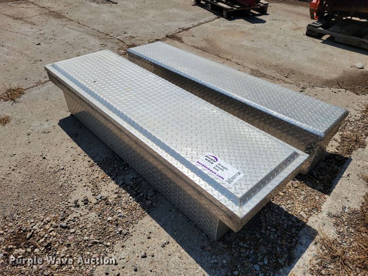 (2) Dee Zee toolboxes - EE1138