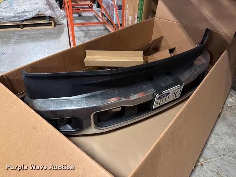 Ford pickup truck bumper - EV2309