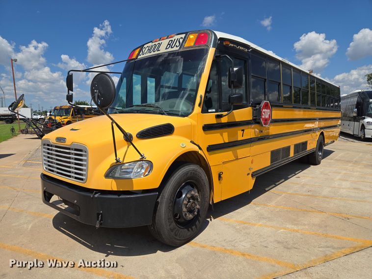 2009 Freightliner B2 school bus - EW0454