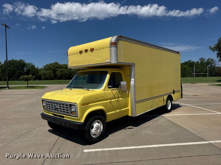 1990 Ford E350 box truck - EW4951