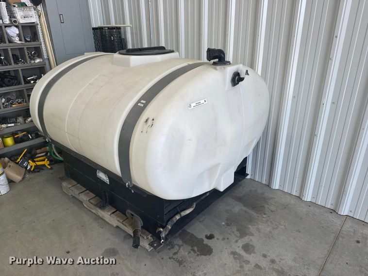 Skid mounted poly tank - EW4955