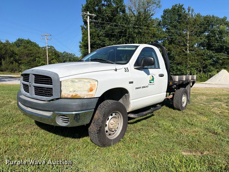 2006 Dodge Ram 2500 flatbed pickup truck - EX2530