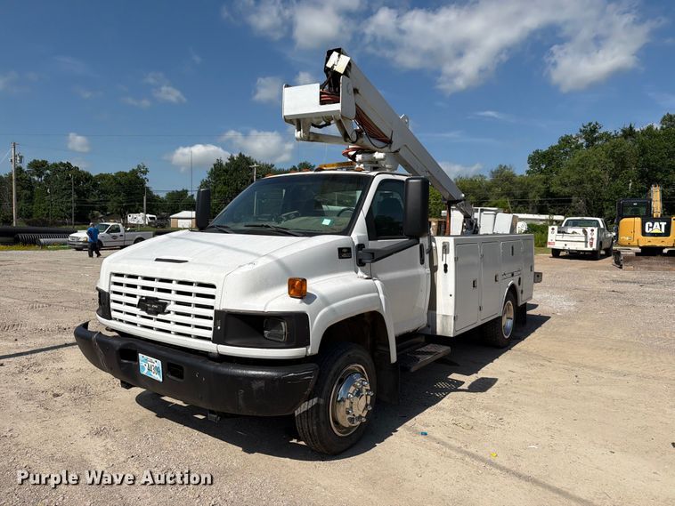 2009 Chevrolet C4500 bucket truck - EX4019