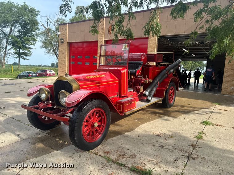 1920 American LaFrance Type 45 fire truck - FB5752