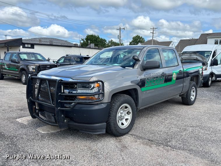 2017 Chevrolet Silverado 1500 Crew Cab pickup truck - FC1705