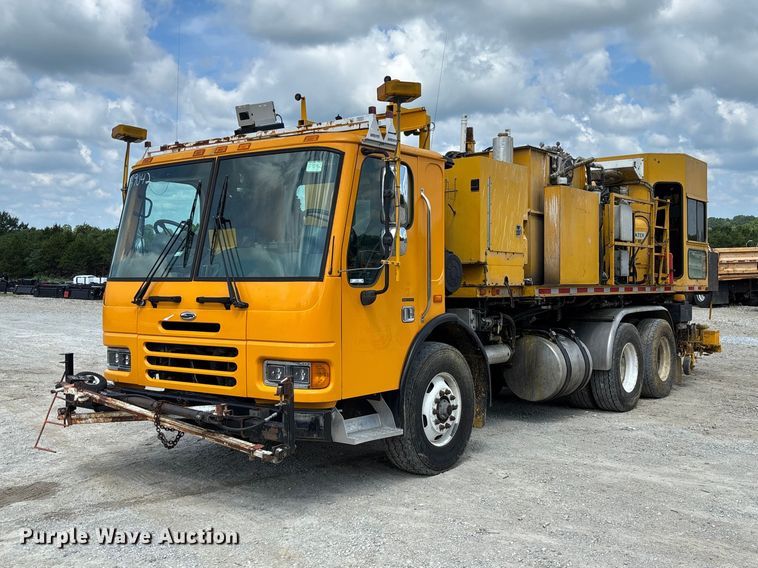 2005 Sterling Condor paint striper truck - FC1812