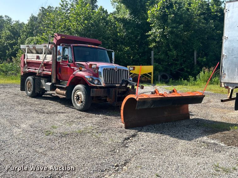 2010 International 7400 dump truck - FC2838