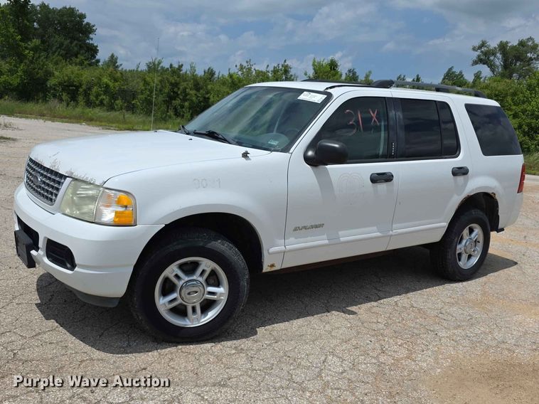 2004 Ford Explorer XLT SUV - FH6172