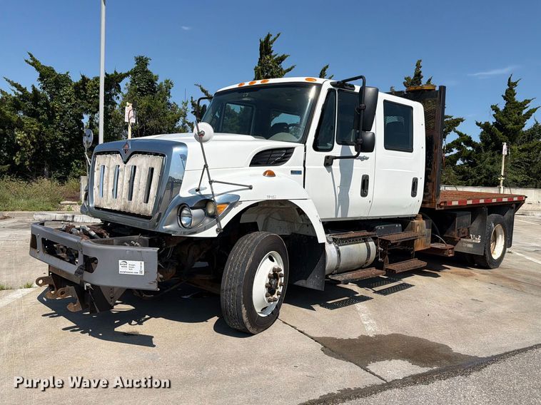 2012 International 7300 flatbed truck - FH6189