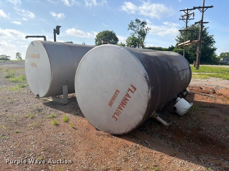 (2) fuel tanks - FI0252