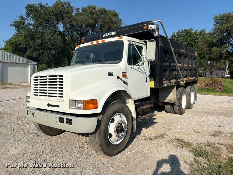 2002 International F4900 dump truck - FK3506