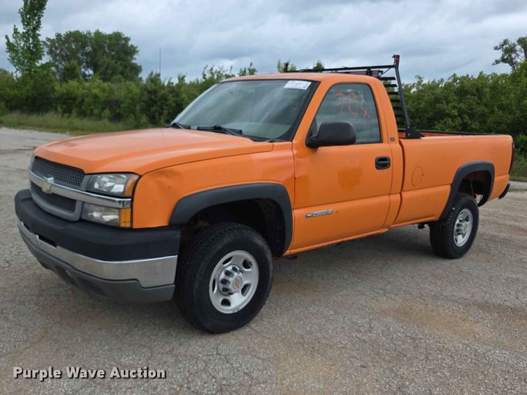 2004 Chevrolet Silverado 2500 HD pickup truck - FN5707