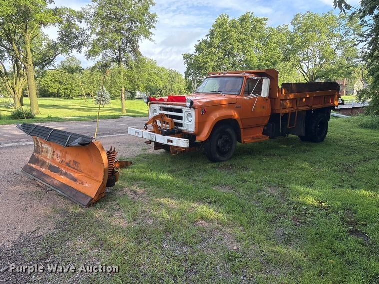 1975 Dodge D600 dump truck - NM9818
